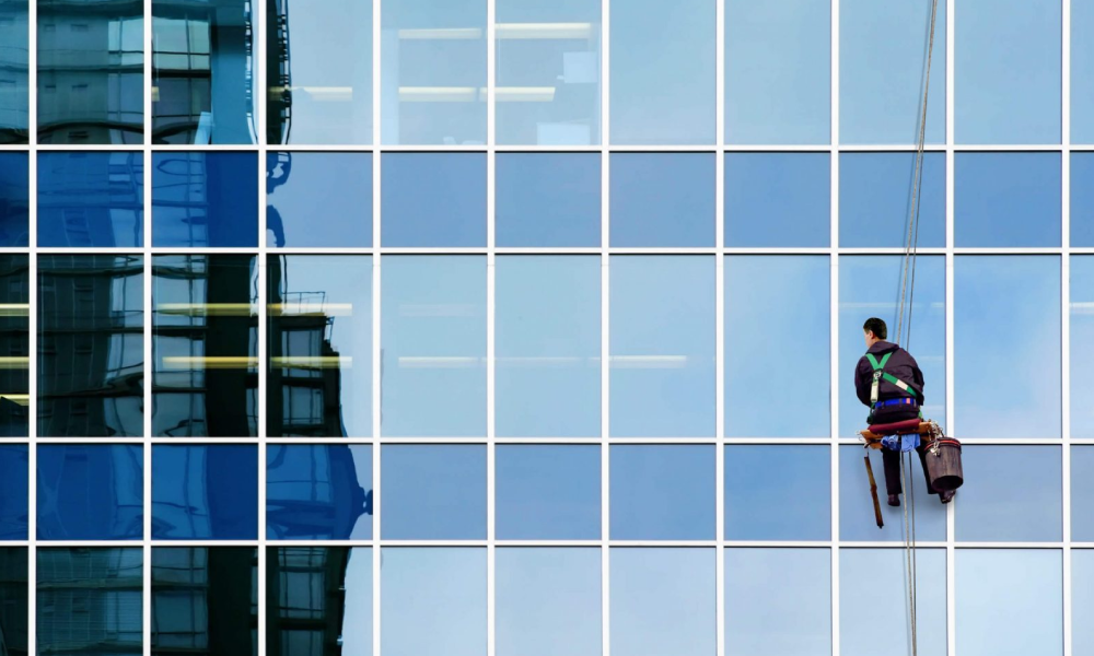 Limpeza de Fachada: Por Que Contratar uma Empresa Especializada é Essencial?
